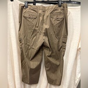 Size 18W khaki capris like new